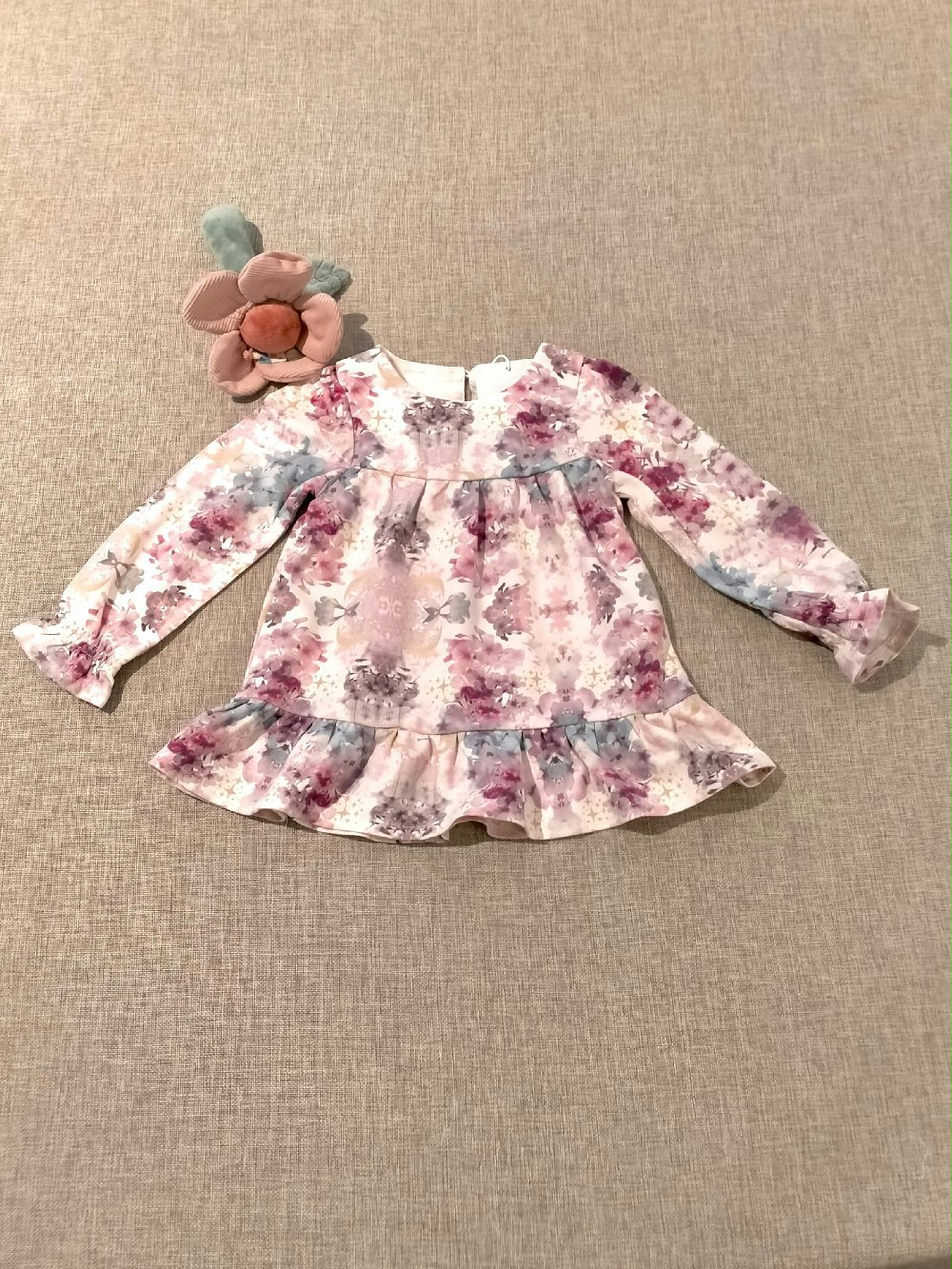 Abito manica lunga bimba JH6277 00 Abito manica lunga bimba Abito bambina in fantasia floreale con balza | Ativo