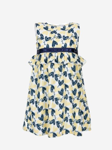 Abito Spring Breeze Ativo Kids Abito bambina senza maniche stampa fantasia di cuori all-over con scollo tondo, punto vita evidenziato da cinturina in tessuto e balza. Allacciatura con zip sul retro.