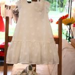 ABITO VOILE POIS SARABANDA - Abito in tulle/voile con motivo a pois, manichina ad aletta, fiore in tulle applicato.