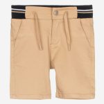 Bermuda twill Shorts in twill con taschine laterali, cintura elastica e allacciatura con bottone.