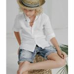 CAMICIA 100% LINO COREANA OVER-D: Camicia classica, 100% lino, collo alla coreana. Taglie 4/16 anni.