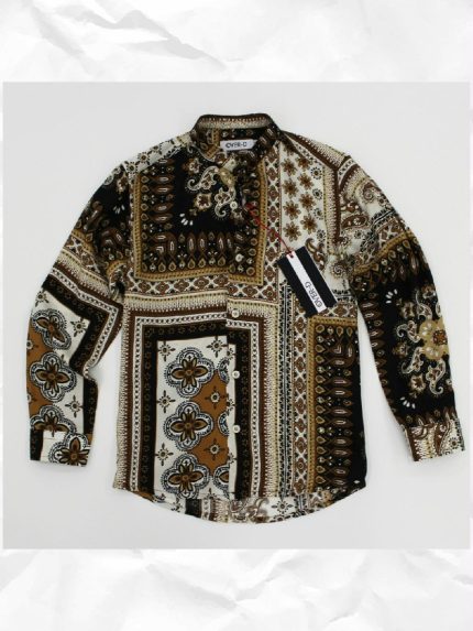 CAMICIA VISCOSA FANTASIA OVER-D: Camicia fantasia, 100% viscosa, collo alla coreana. Taglie 4/16 anni.