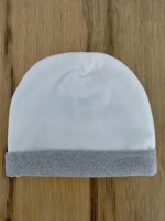 Cappellino ciniglia Spighe Cappellino in ciniglia per neonato con bordo in tessuto fantasia spigata, foderato in cotone. Made in Italy.