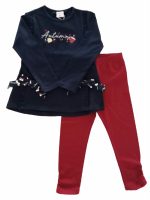 Completo due pezzi Autumn Completo due pezzi in cotone elasticizzato composto da: t.shirt stampata a m/lunga con piccola rouche al giromanica e fiocchi fantasia sul fondo+ leggings con fondo arricciato.