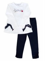 Completo due pezzi Autumn Completo due pezzi in cotone elasticizzato composto da: t.shirt stampata a m/lunga con piccola rouche al giromanica e fiocchi fantasia sul fondo+ leggings con fondo arricciato.