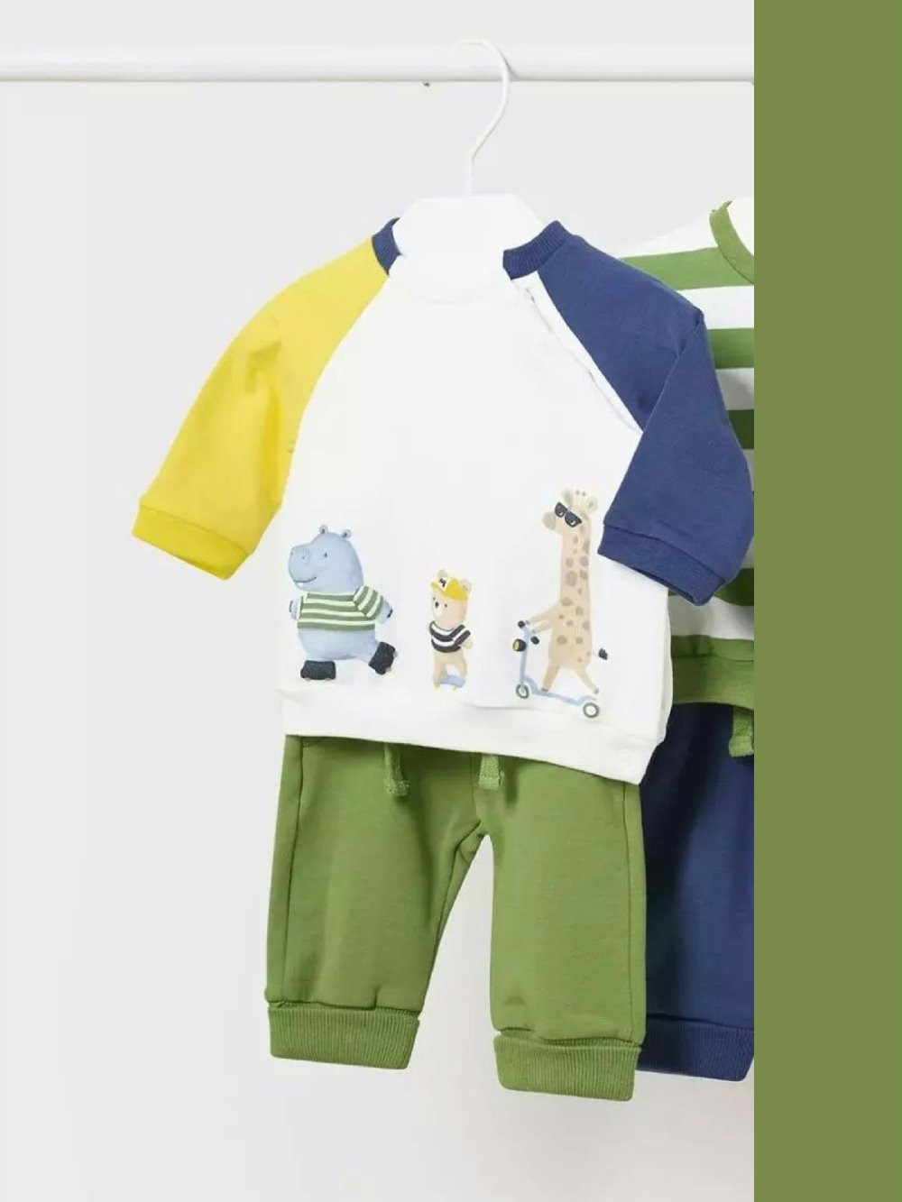 Completo due pezzi m/lunga neonato 1640_10 00 Completo due pezzi m/lunga neonato Completo Neonato Mayoral New Born: T.Shirt a Manica Lunga e Pantalone in Felpa
