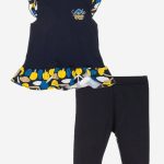 Completo due pezzi Retro Summer Completo composto da: t.shirt a maniche corte con scollo tondo e applicazioni di volant fantasia al giromanica e sul fondo + leggings con elastico in vita.