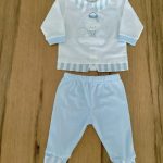 Completo Estate a Righe Teto e Tatta Completo clinico lungo, con piedini, in jersey di cotone con colletto rigato a contrasto, decoro con applicazione Orsetto Marinaio. Made in Italy Lista Nascita Corredino