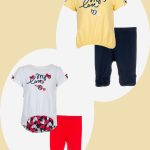 Completo Spring Breeze Ativo Kids Completo in cotone per bambina composto da: t-.shirt stampata a maniche corte con apertura e applicazione di fiocco in rilievo, schiena più lunga con tessuto a contrasto con stampa all over + leggings basic con elastico in vita e rifiniture a coste.