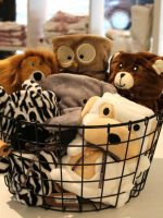 Copertina animaletto peluche Zebra Coperta animaletto in morbido peluche con chiusura bottone. Misura aperta: cm 60×90 Doudou Idea Regalo