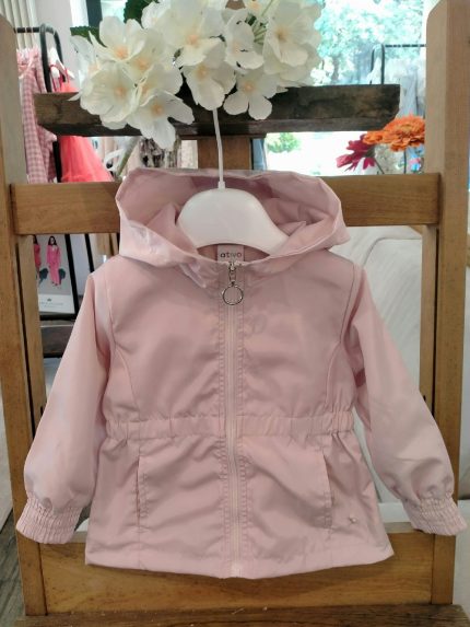 Giubbino Ativo Kids Giubbino antivento con cappuccio, allacciatura con zip, tascine laterali.