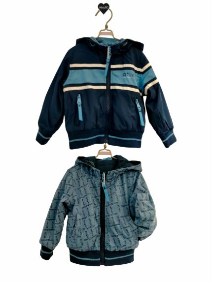 GIUBBINO ZIPPATO C/CAPPUCCIOCOLOR BLOCK ATIVO KIDS - Giubbino color block reversibile da mezza stagione, allacciatura zippata e cappuccio, maniche con polsi al fondo. Colori blu/azzurro + blu/giallo + blu/rosso.