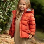 Giubbotto lungo bimba Giubbotto lungo bambina con cappuccio staccabile e fiocchi | Ativo