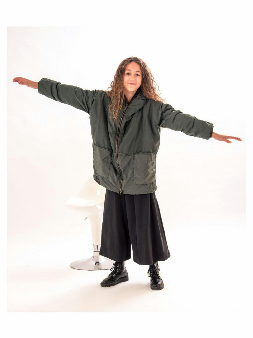 KIMONO LONG BASIC 053K003 00 KIMONO LONG BASIC KIMONORAIN - Capospalla unisex reversibile in materiale tecnico waterproof, bretelle interne per trasporto a zaino. Colori verde oliva/nero e nero/blu, taglie da 6 a 16 anni.