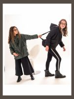 KIMONO LONG BASIC KIMONORAIN - Capospalla unisex reversibile in materiale tecnico waterproof, bretelle interne per trasporto a zaino. Colori verde oliva/nero e nero/blu, taglie da 6 a 16 anni.