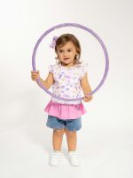 Maxi t.shirt manica corta Kitsch Maxi-t.shirt o miniabito in cotone a maniche corte con volant, scollo tondo e fantasia all over, fondo con finitura arricciata. Chiusura superiore con bottone a goccia sul retro.