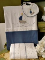 Pagliaccetto neonato Vela Pagliaccetto per neonato, modello bicolore con colletto fantasia e decoro con patch applicate. Made in Italy Lista Nascita Corredino