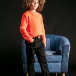 PANTALONI COTONE CON CINTURA OVER-D - Pantaloni ragazzo in cotone elasticizzato, modello 5 tasche con cintura. Vestibilità regolare.