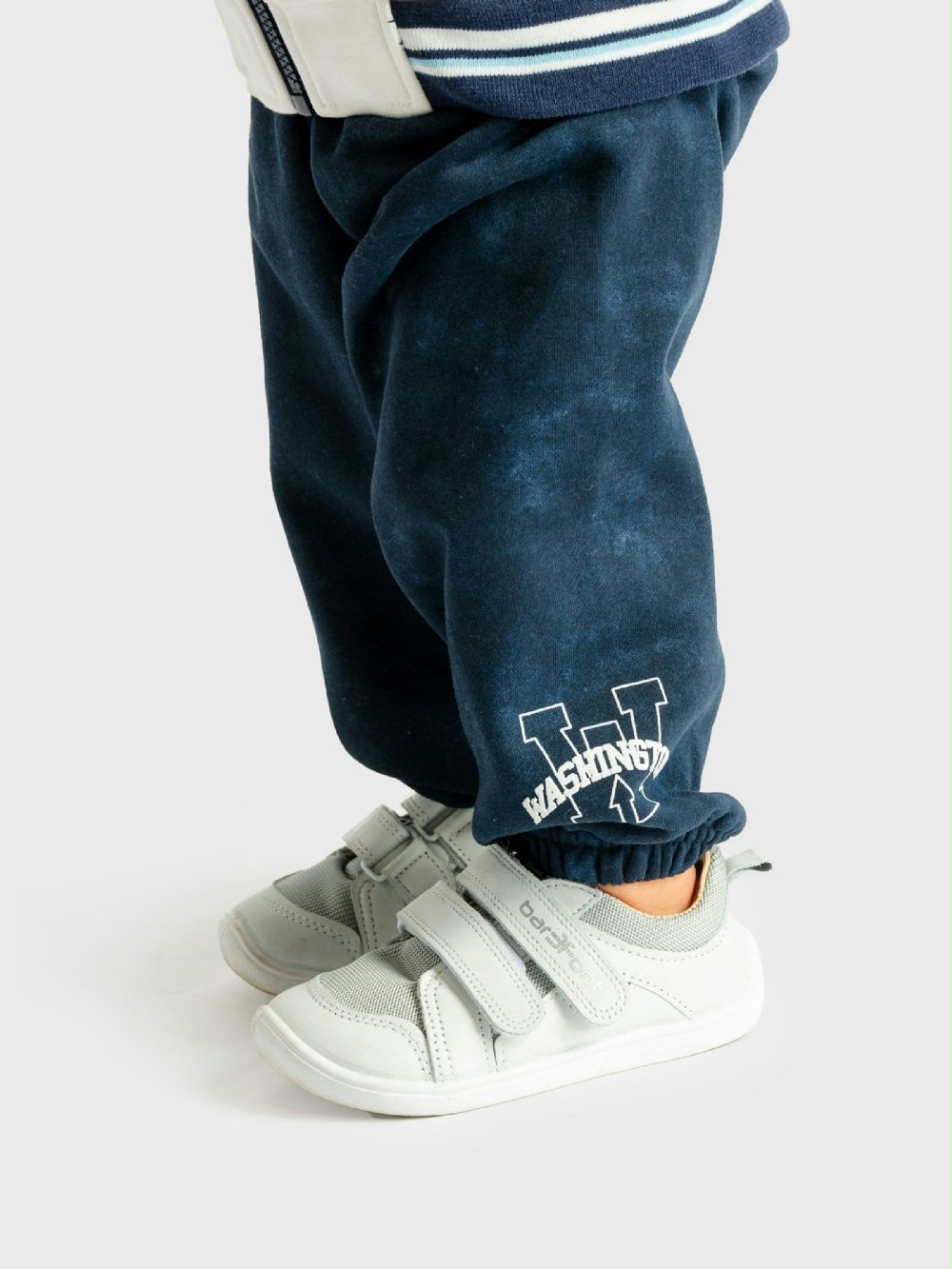 Pantaloni felpa bimbo YF7718 Back to School 00 Pantaloni felpa bimbo Pantaloni in felpa di cotone stretch Ativo Kids con cintura elastica e vestibilità comoda 6-36 mesi Back to School