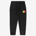 Pantaloni felpa comfort Pantalone in felpa - 100% cotone - comfort fit di colore nero con cintura regolabile e polsini con elastico, etichetta colorata "Shoe Gradient" in tessuto, cucita sul fronte appena sotto la tasca sinistra. Stampa "Shoe Mindset" colorata con sfumatura, posizionata sul retro della gamba destra. Made in Italy