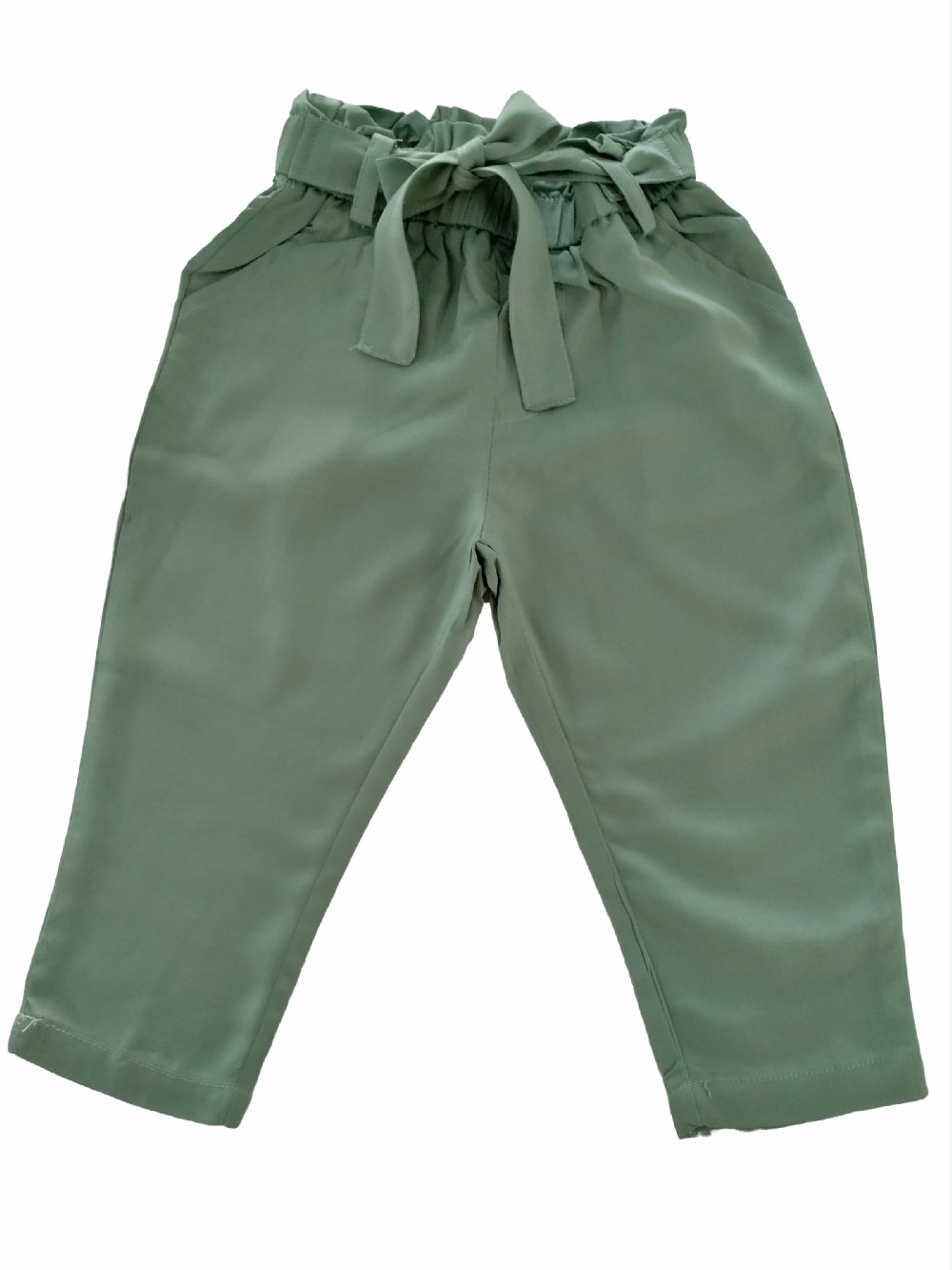 Pantaloni viscosa Fields Of Flowers ND2094 00 Pantaloni viscosa Fields Of Flowers Morbidi pantaloni lunghi in viscosa con tasche laterali, cinta elasticizzata regolabile con cintura in tessuto.