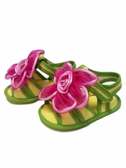 SANDALETTO C/FIORE Sandalo in tessuto verde con fiore in organza fuxia e comoda chiusura a strappo con velcro. Misure neonata dal 15 al 19. Made in Italy.