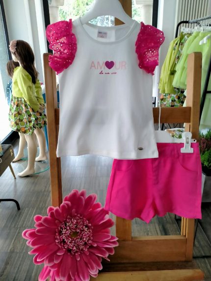 Shorts La Vie En Rose Shorts in morbidissimo tessuto Tencel, modello con tasche laterali, allacciatura con zip e bottone, regolazione vita con elastico interno.