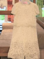 Top pizzo bimba Top in pizzo, fodera 100% cotone, con allacciatura posteriore con fiocco.