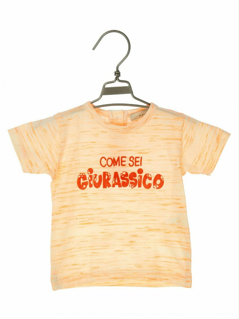 T.SHIRT COTONE FLUO M21202 00 T.SHIRT COTONE FLUO È in cotone fiammato la t.shirt a maniche corte di MAPERÒ con stampa "GIURASSICO", comoda l'allacciatura posteriore a bottoncini. Disponibile nel colore rosso lava fluo nelle taglie 3/36 mesi.