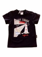 T.SHIRT COTONE M/C SAILOR ATIVO KIDS - T.shirt in cotone a manica corta stampa SAILOR. Taglie 6/36 mesi.