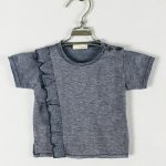 T.SHIRT COTONE RIGATA ROUCHE T.shirt girocollo baby a manica corta in cotone elasticizzato, motivo rigato e decorazione volant.