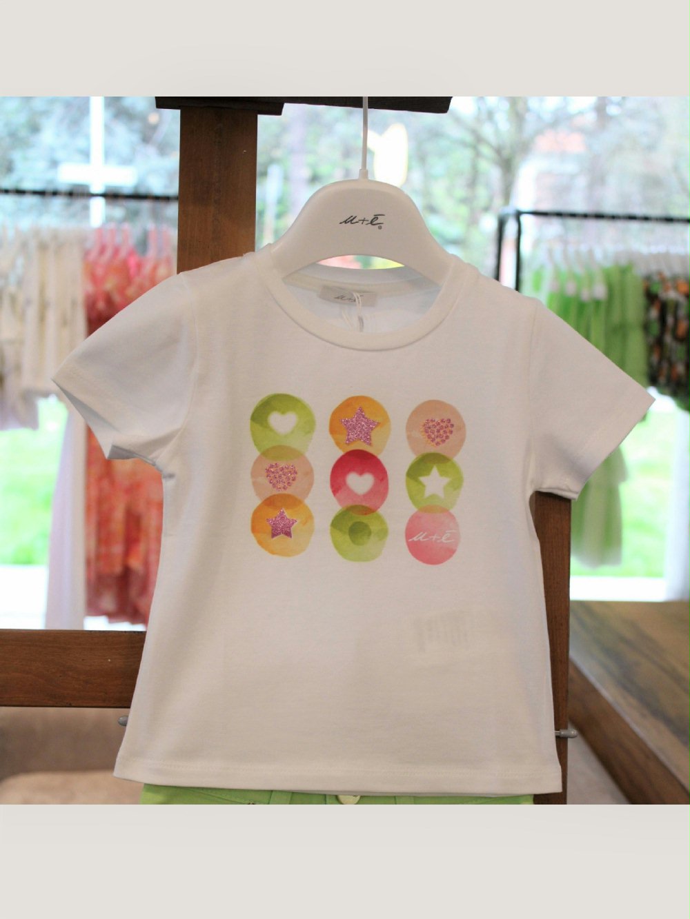 T.shirt m/corta bimba UE0902 Promo50 00 T.shirt m/corta bimba T.shirt stampata, modello girocollo a maniche corte in cotone elasticizzato, comoda apertura posteriore con bottoncino fino alla taglia 18 mesi. Promo50