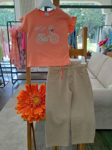 T.shirt manica corta Fields Of Flowers T.shirt girocollo stampata in cotone stretch, manica corta a volant.