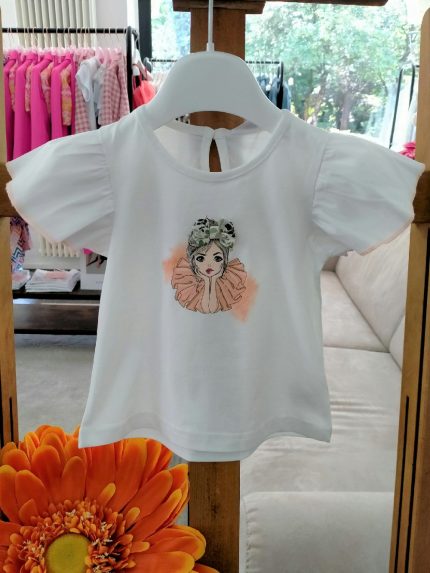 T.shirt manica corta Fields Of Flowers T.shirt in cotone con maniche corte ad aletta - leggermente plissettate - profilate a punto cordoncino, scollo tondo, stampa sul davanti con fiocchetto applicato.
