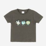 T.shirt manica corta T.shirt girocollo stampata in cotone stretch, maniche corte, scollo tondo, apertura con bottoncini sulla spalla fino alla taglia 18 mesi.