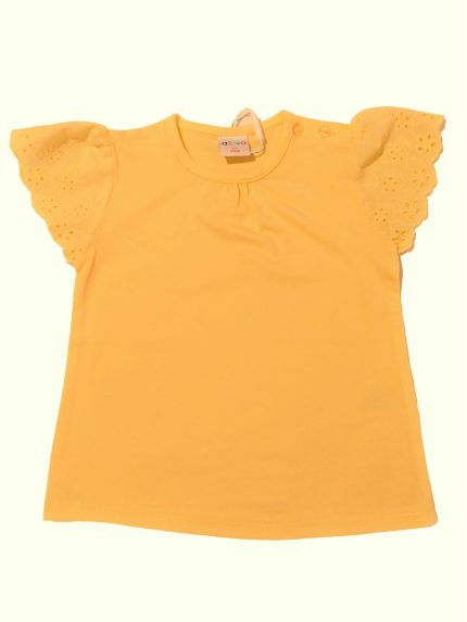 T.shirt manica corta Retro Summer T.shirt in cotone stretch con graziosa manichina corta ad aletta in sangallo, bottoncini sulla spalla per indosso facilitato.