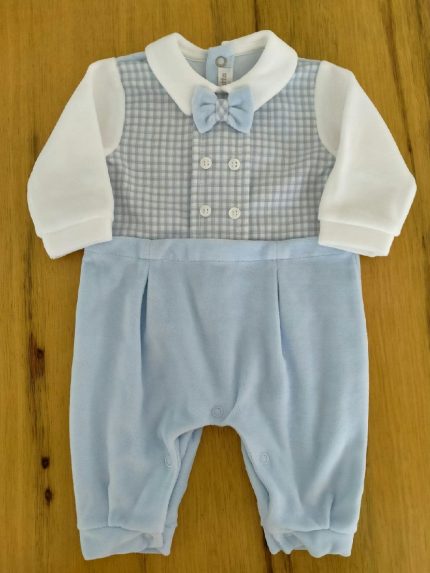Tutina ciniglia Cielo Tutina in ciniglia per neonato senza piedini, modello con colletto e papillon e corpino in fantasia a quadretti color cielo, pantaloncini in tinta unita. Made in Italy