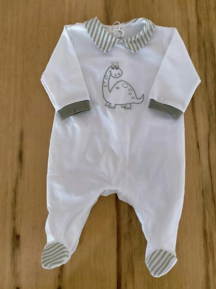 Tutina Mini Dino Teto e Tatta. Tutina con piedino in jersey di cotone, colletto rigato a contrasto, ricamo dinosauro. MADE IN ITALY Lista Nascita Corredino