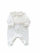 Tutina Piccola Principessa Teto e Tatta Elegante tutina con piedini di Teto e Tatta, davantino in pizzo macramè e tulle.Capo indispensabile per un corredino raffinato. Lista Nascita Corredino