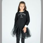VESTITO IN TULLE CON FELPA LE VOLIERE - Completo: abito con gonna in tulle spruzzato argento + felpa logata girocollo con polso in maglia a contrasto.